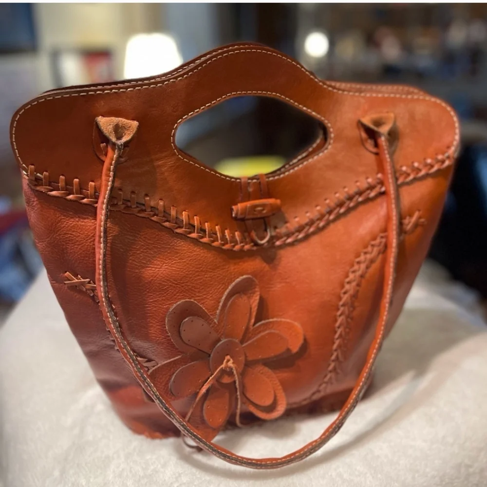 Floral Stitch Applique Tote 🌼 - Picture 4 of 16